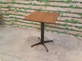 Bàn cafe vuông 60 chân trụ sắt ( LA-T017)